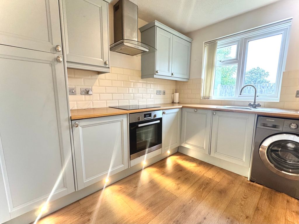 Property photo 1 of 7 Kitchen