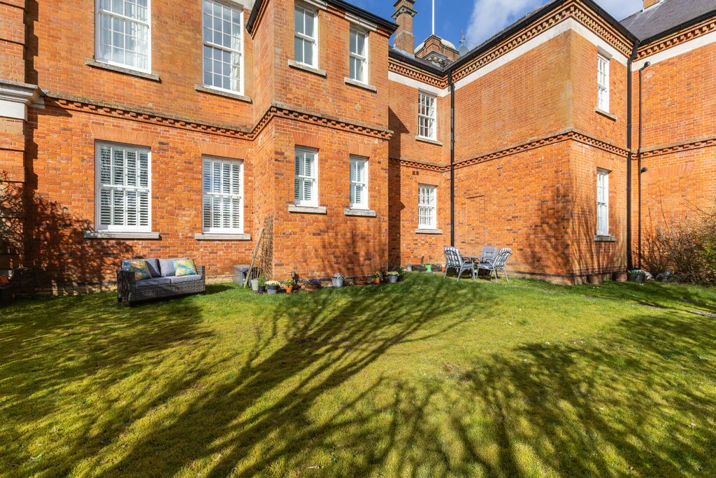 Additional image 9 of 3 bed flat for saleUpper Lodge Way, Coulsdon CR5