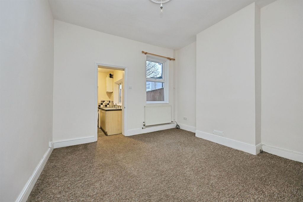 Property photo 3 of 14 Dining Room