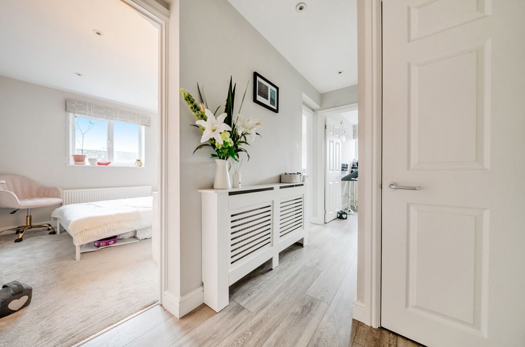 Property photo 2 of 13 1397092-8-6960d2F...