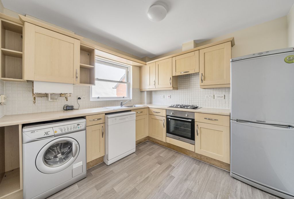 Property photo 3 of 9 1318057-18-685d55...