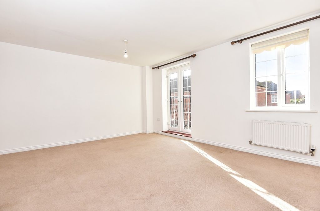 Property photo 3 of 8 Sitting Room Townhouse In Tangmere