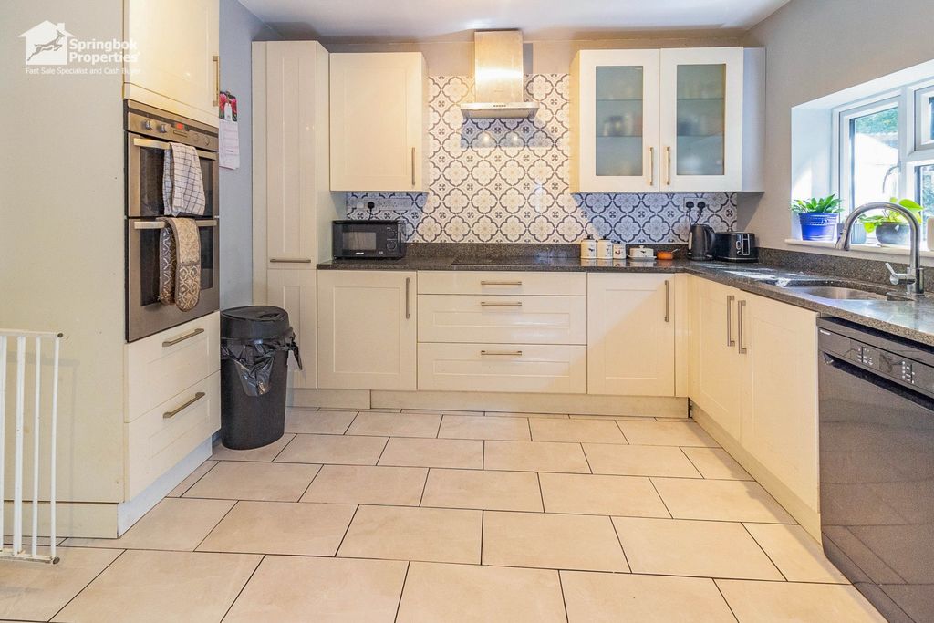 Property photo 3 of 16 Image 2