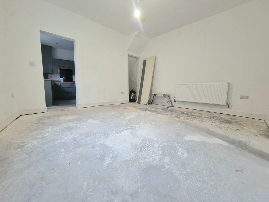 Property photo 2 of 9 Image