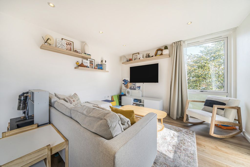 Property photo 3 of 19 Reception Room