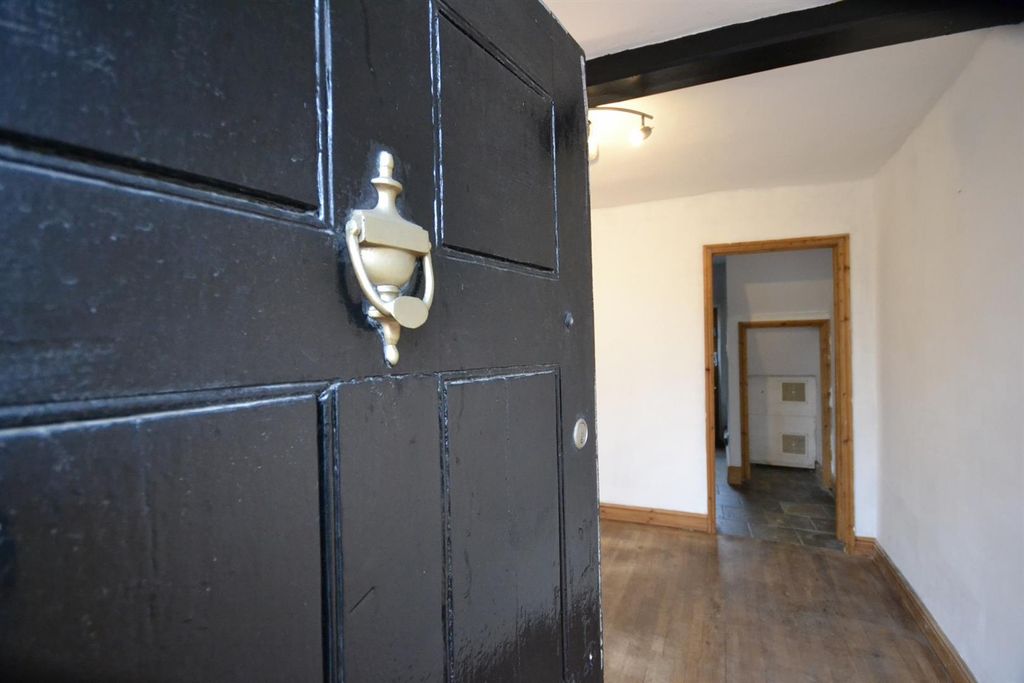 Property photo 3 of 18 Living Room