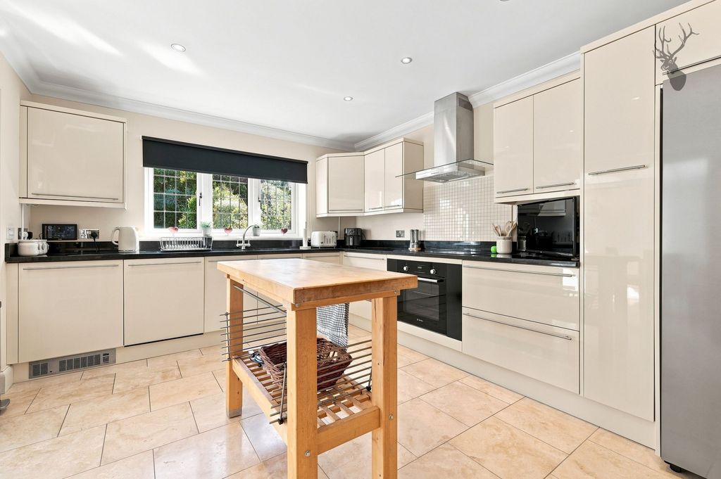 Property photo 2 of 30