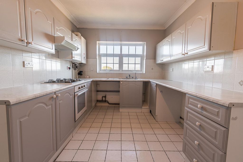 Property photo 3 of 18 Kitchen / Breakfast