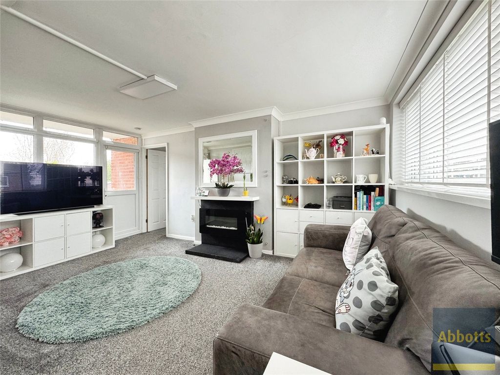 Property photo 2 of 14 Picture No. 21