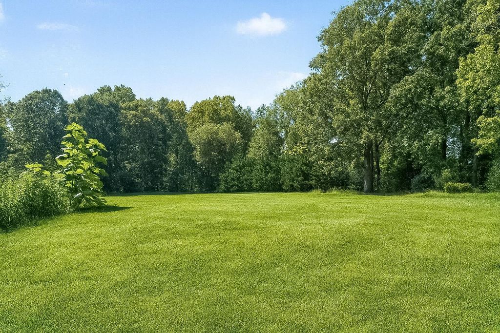 Property photo 1 of 2