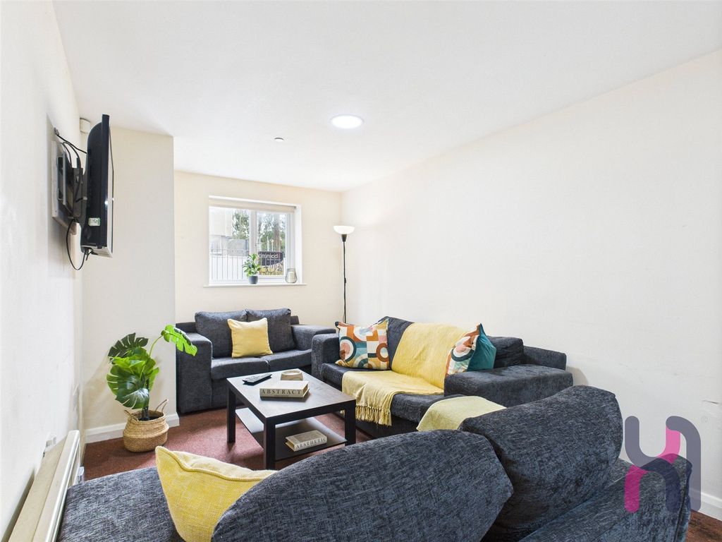 Property photo 3 of 12 Picture No. 02