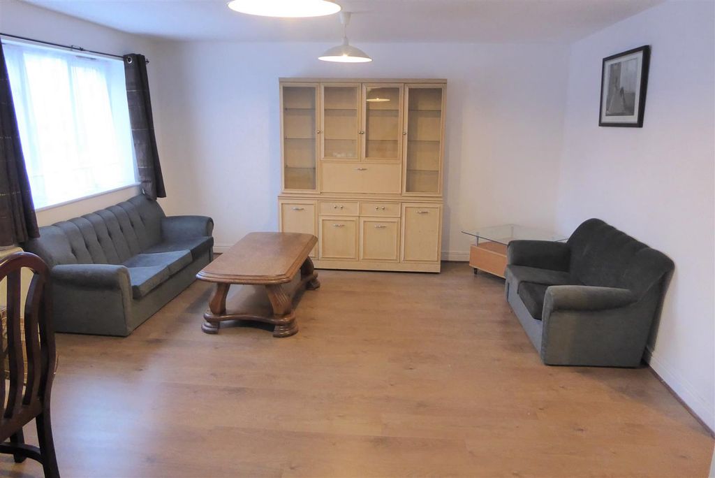 Property photo 2 of 7 Lounge