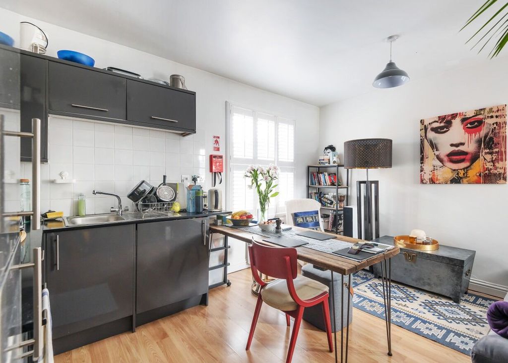 Property photo 3 of 10 F655420A-886c-45A2-9F2d-75B2Eb3902Ef