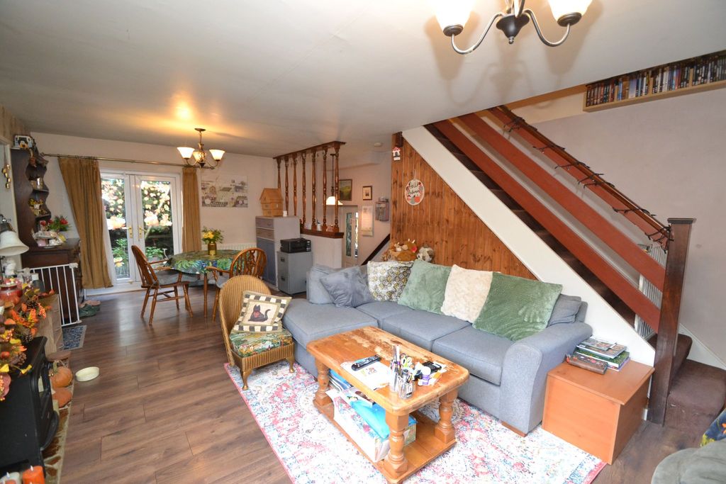 Property photo 1 of 17 Photograph 4