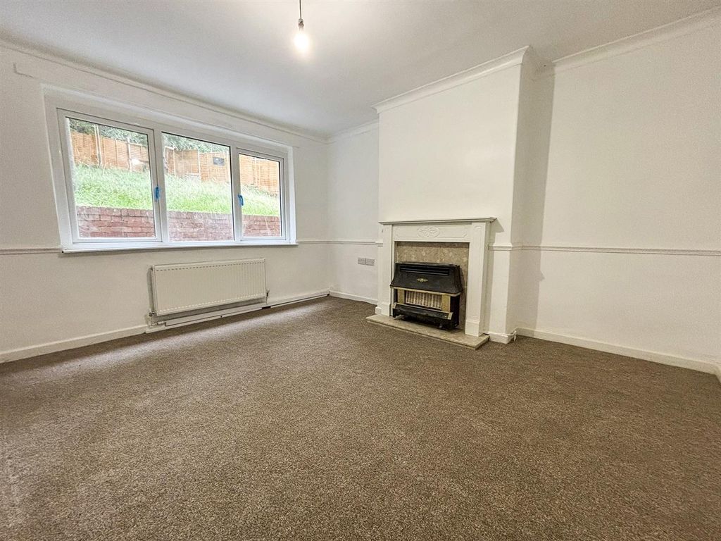 Property photo 3 of 19 Lounge