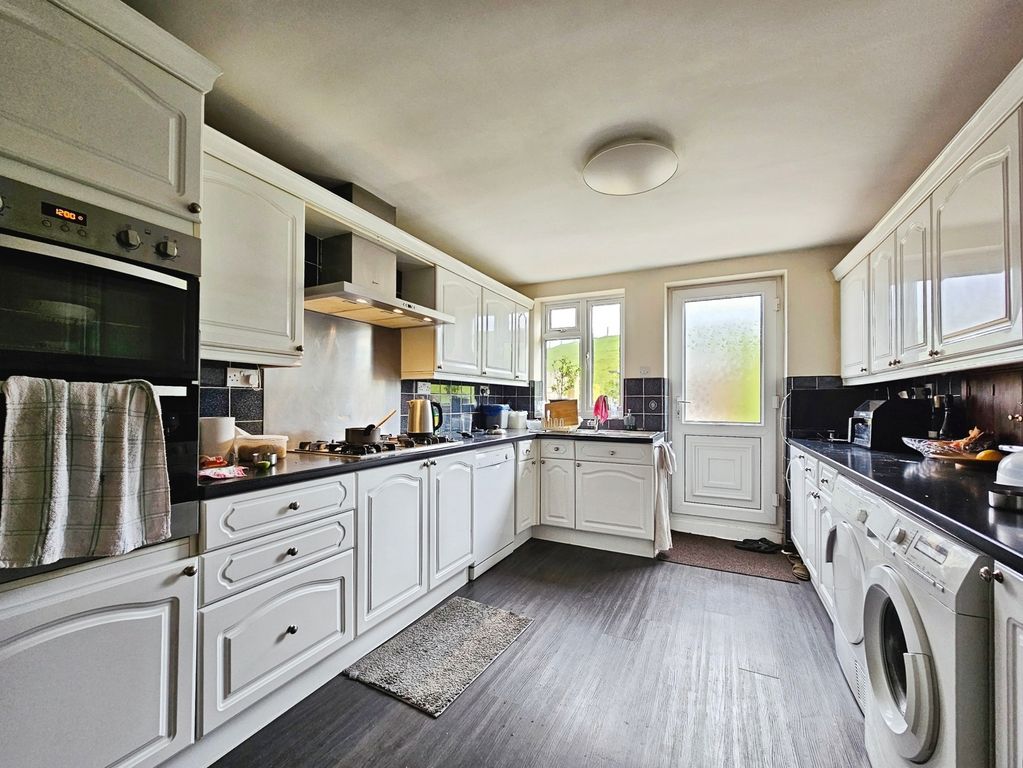 Property photo 2 of 5 Kitchen