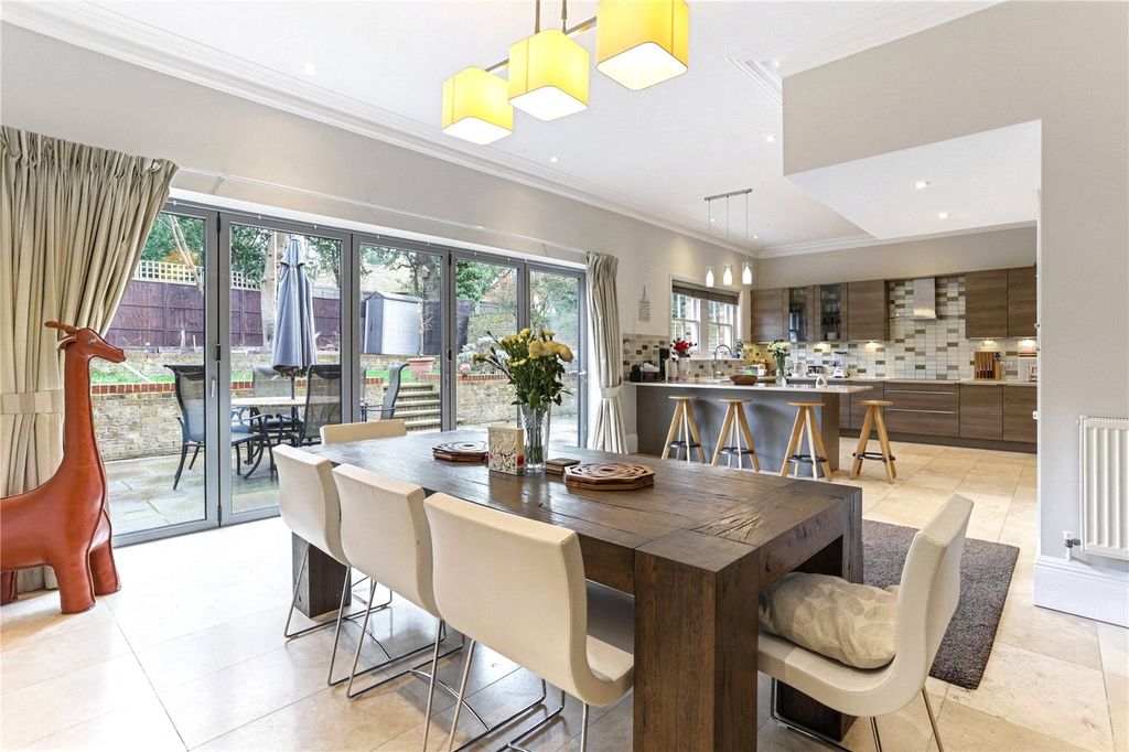 Property photo 2 of 20 Kitchen