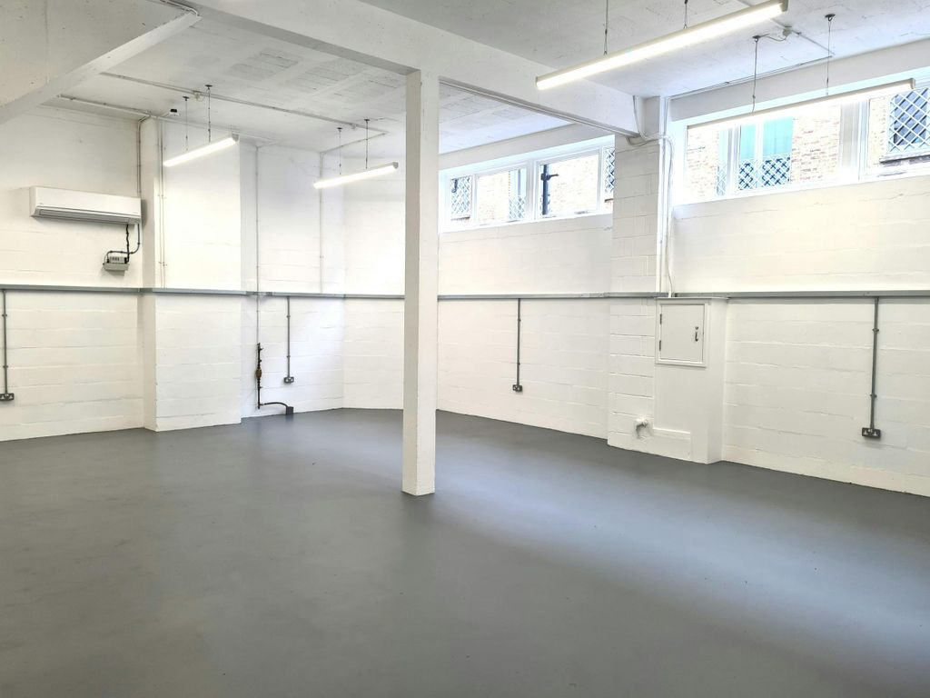 Property photo 2 of 7 Int 1.Jpg