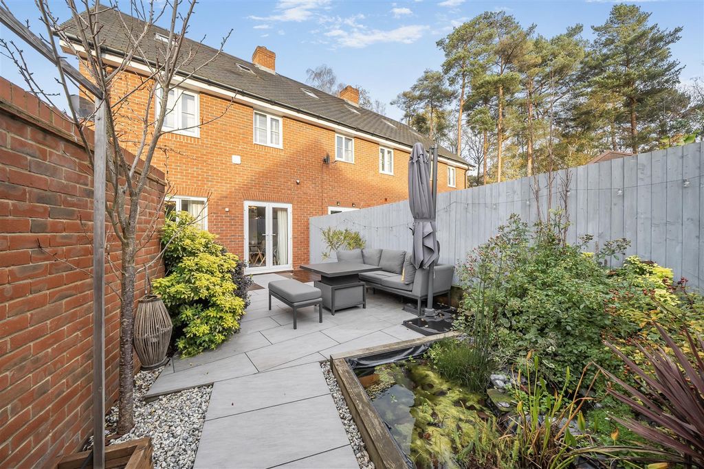 Property photo 2 of 21 1380310-19-69136409882A8.Jpg