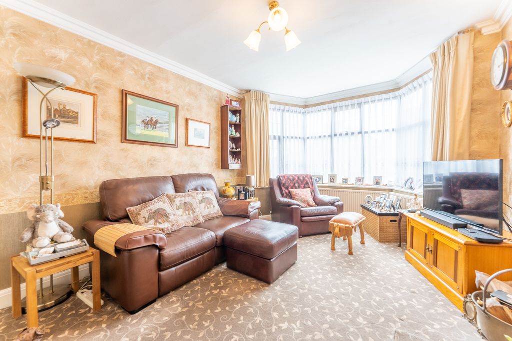 Property photo 3 of 34