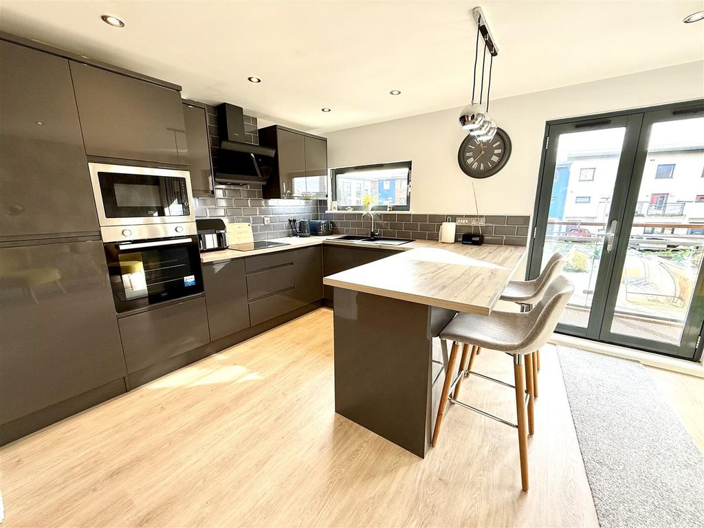 Property photo 1 of 30