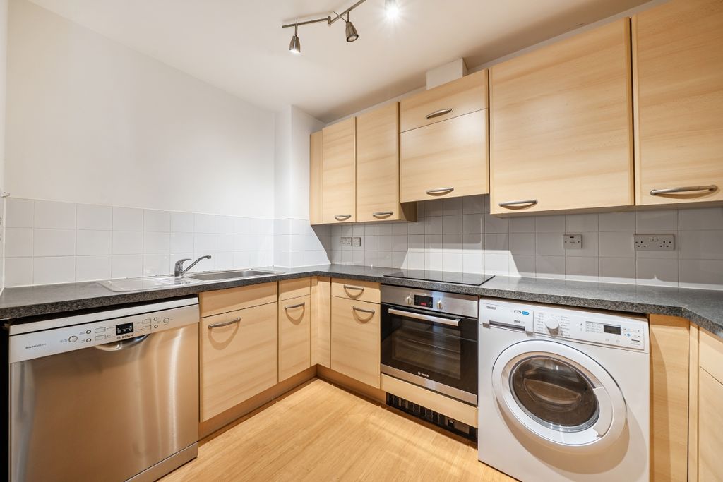 Property photo 2 of 18 1459385-2-6A05905...