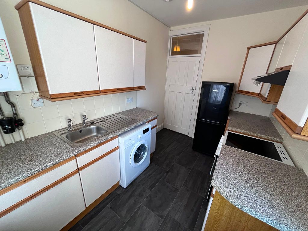 Property photo 3 of 6 Kitchen