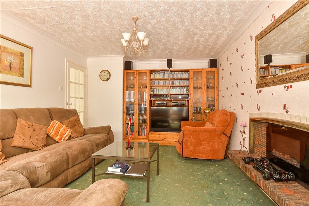 Property photo 2 of 15 Lounge