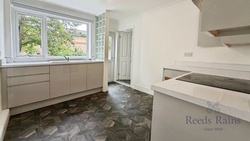 Property photo 3 of 11 Pbox-Img.Jpg