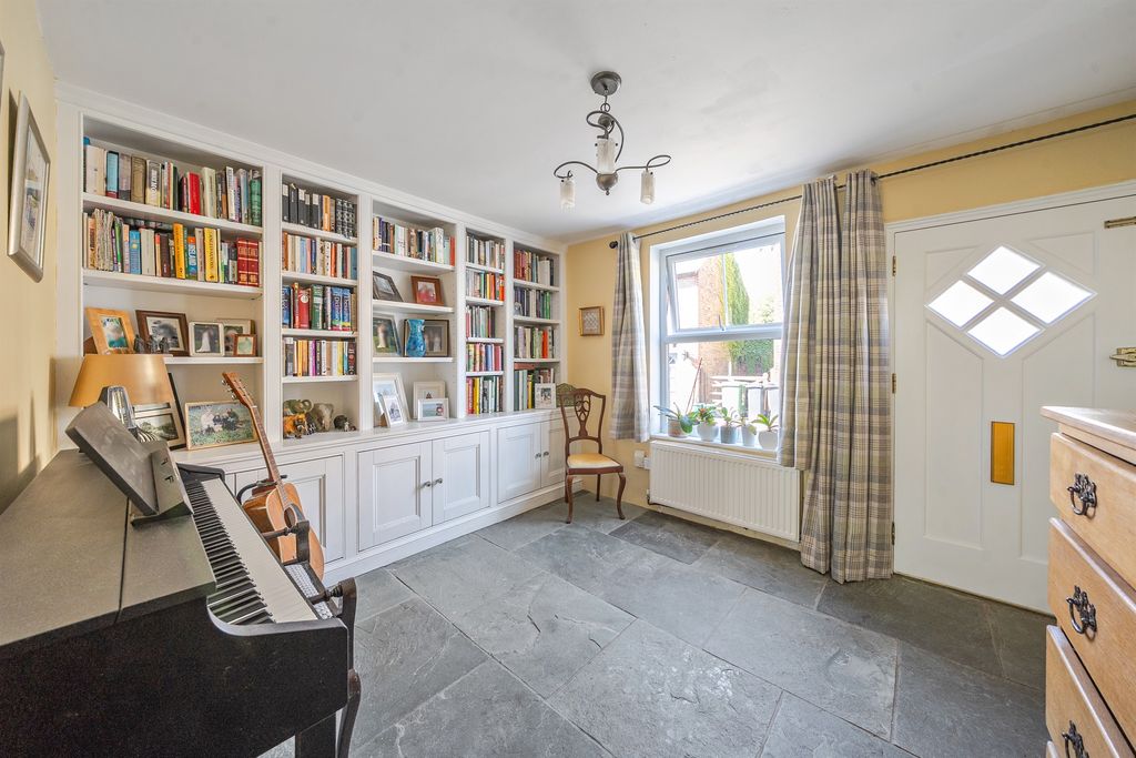 Property photo 3 of 11