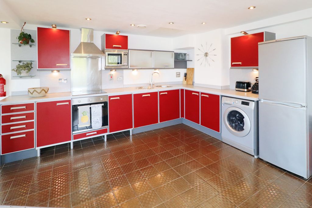 Property photo 2 of 9