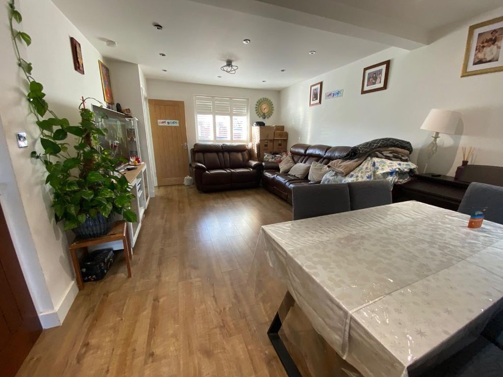 Property photo 3 of 11 H6.Jpg