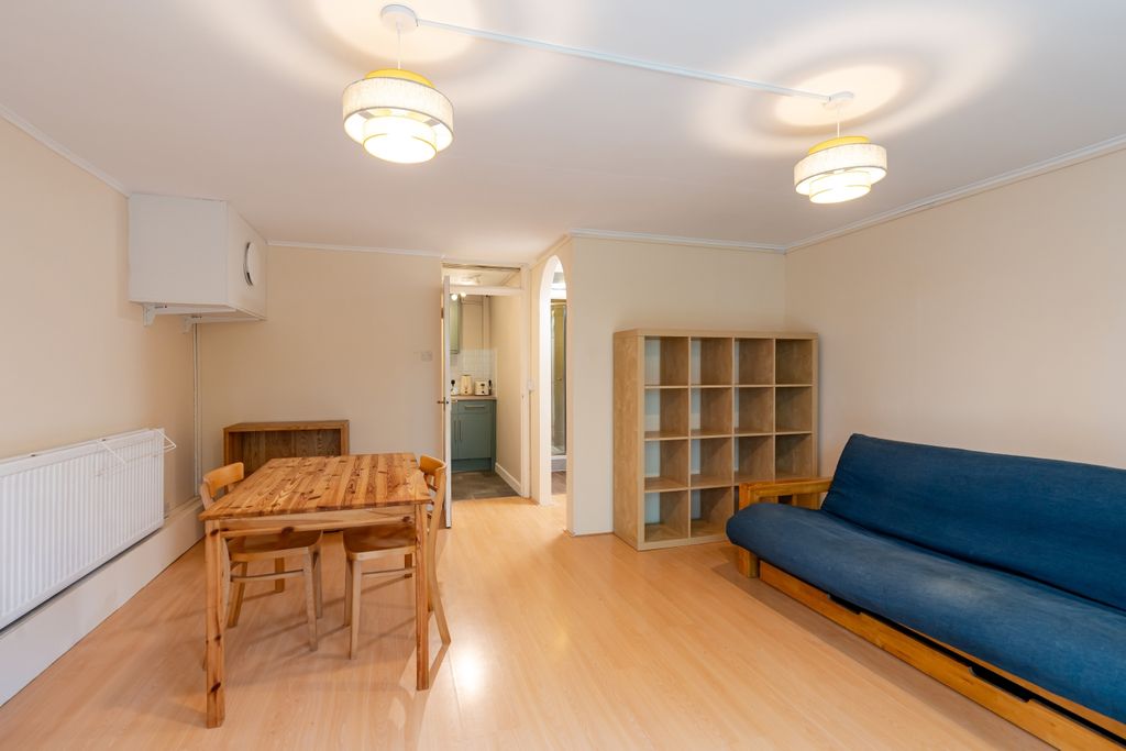 Property photo 2 of 9 Studio