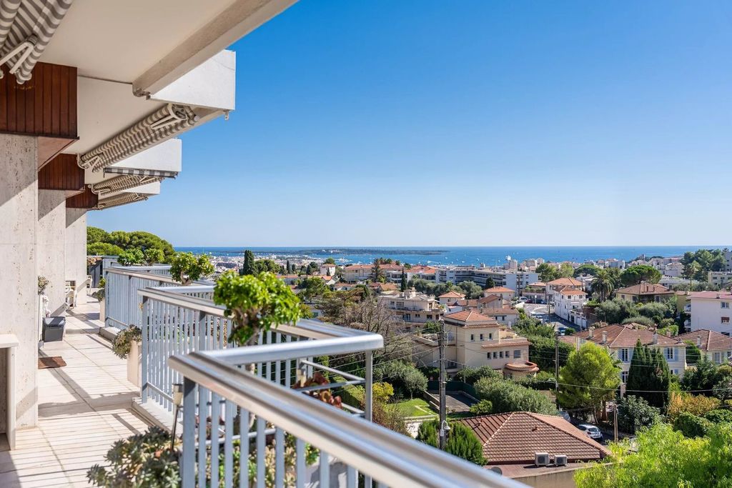 Property photo 1 of 12 Le Cannet - Sea View - Large 4 Rooms