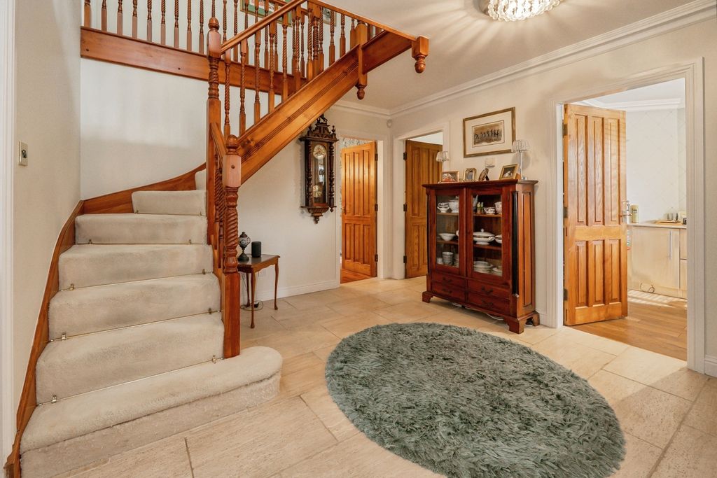 Property photo 2 of 24 Entrance Hall