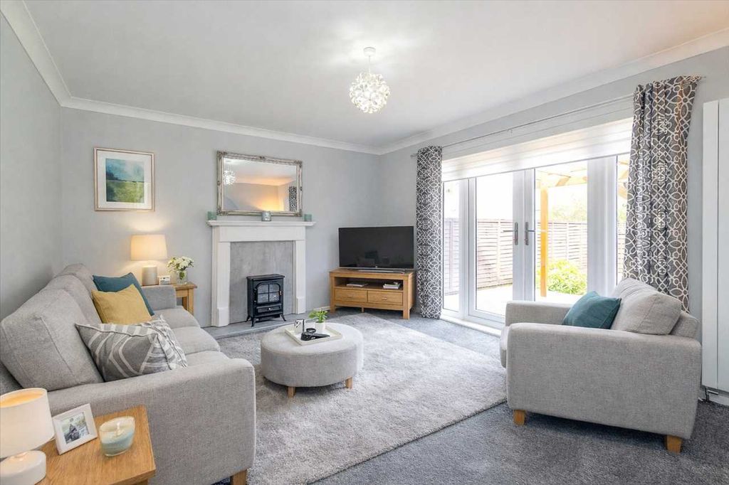 Property photo 2 of 21