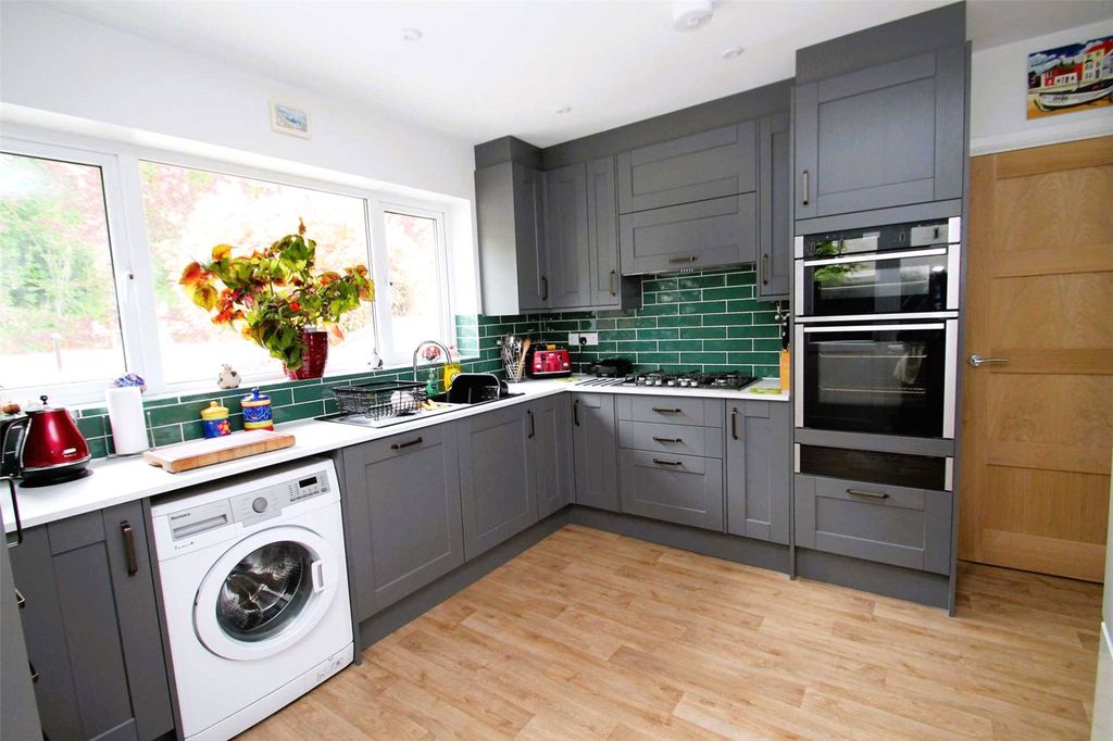 Property photo 2 of 10 Photo