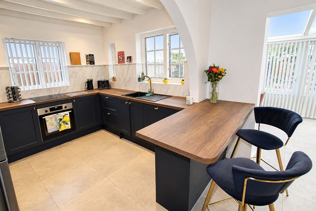 Property photo 2 of 24 Chelmsford Road 69 - Kitchen New 1