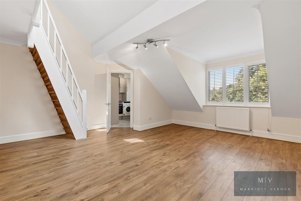 Property photo 2 of 17 Sanderstead Heights F18 MV-11.Jpg