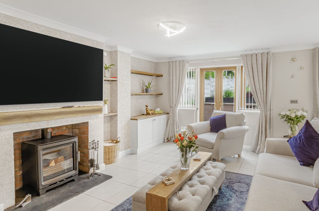 Property photo 3 of 40 Advert-42