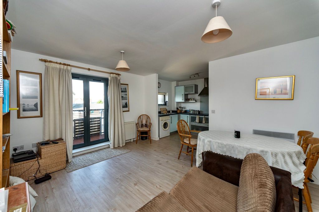 Property photo 2 of 7 Balcony