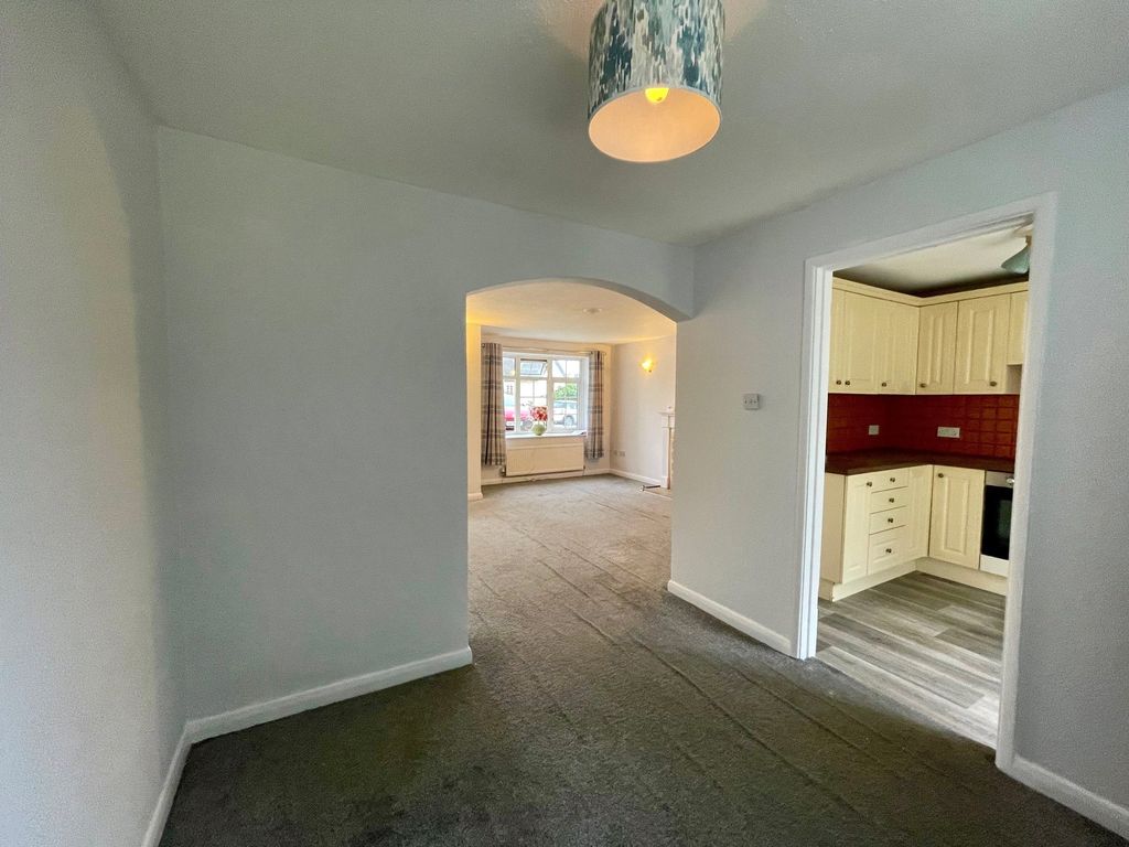 Property photo 3 of 9 Dining Room