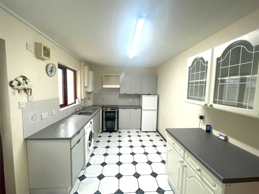 Property photo 3 of 18 Picture No. 06