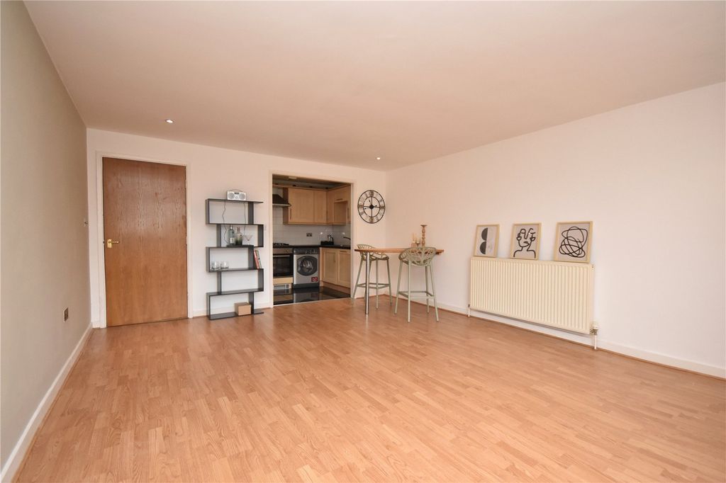 Property photo 3 of 11 Picture No. 30