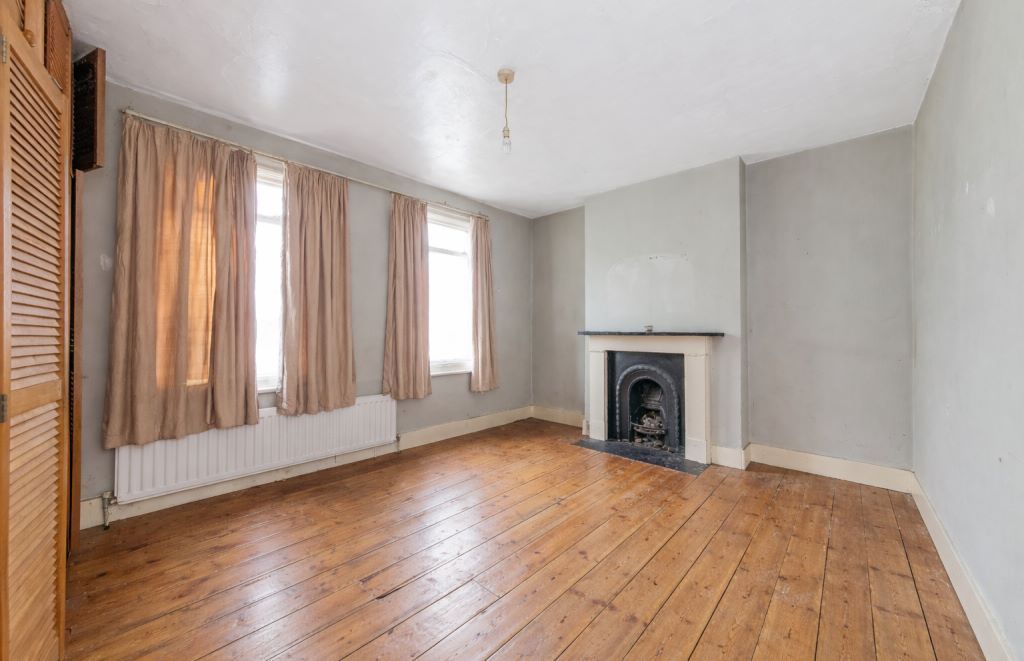 Property photo 3 of 6