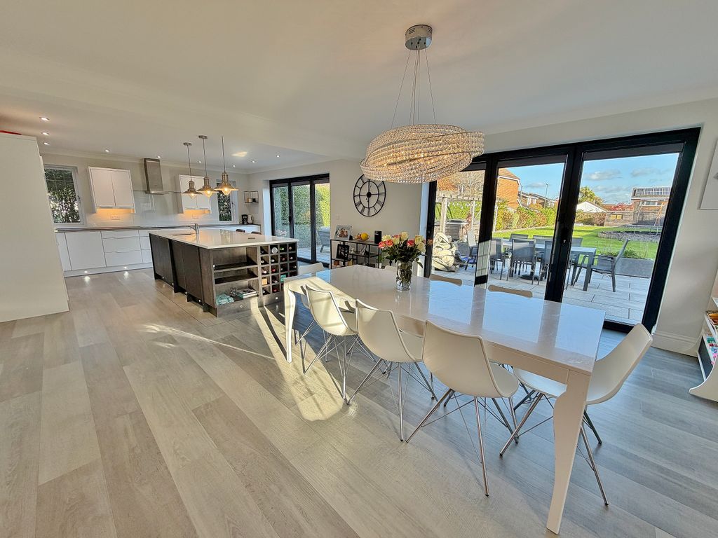 Property photo 2 of 31