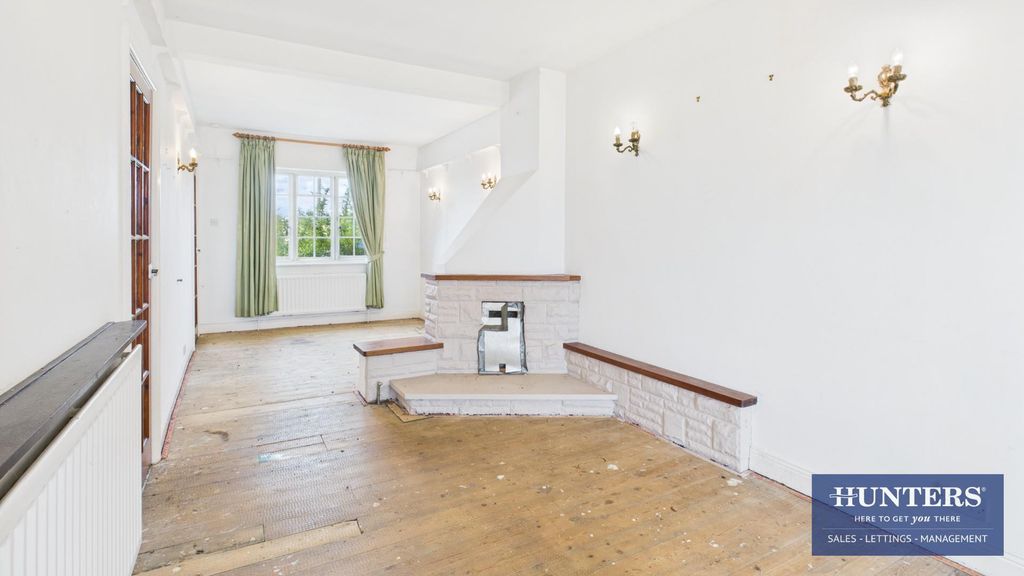 Property photo 3 of 18 Living/Dining Room