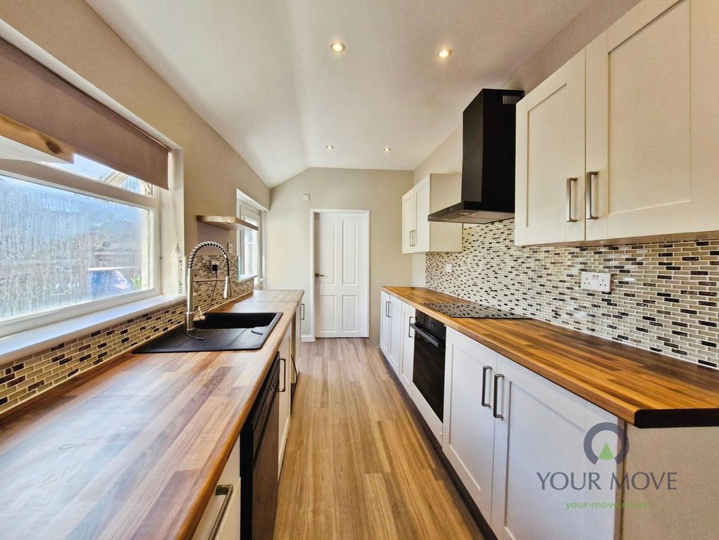 Property photo 3 of 20 Kitchen