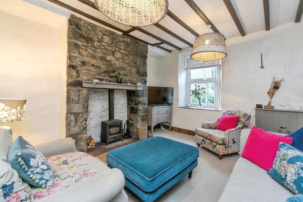 Property photo 2 of 20 Lounge