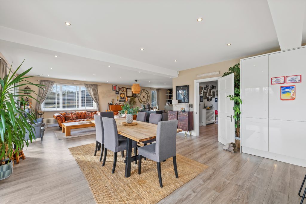 Property photo 3 of 51